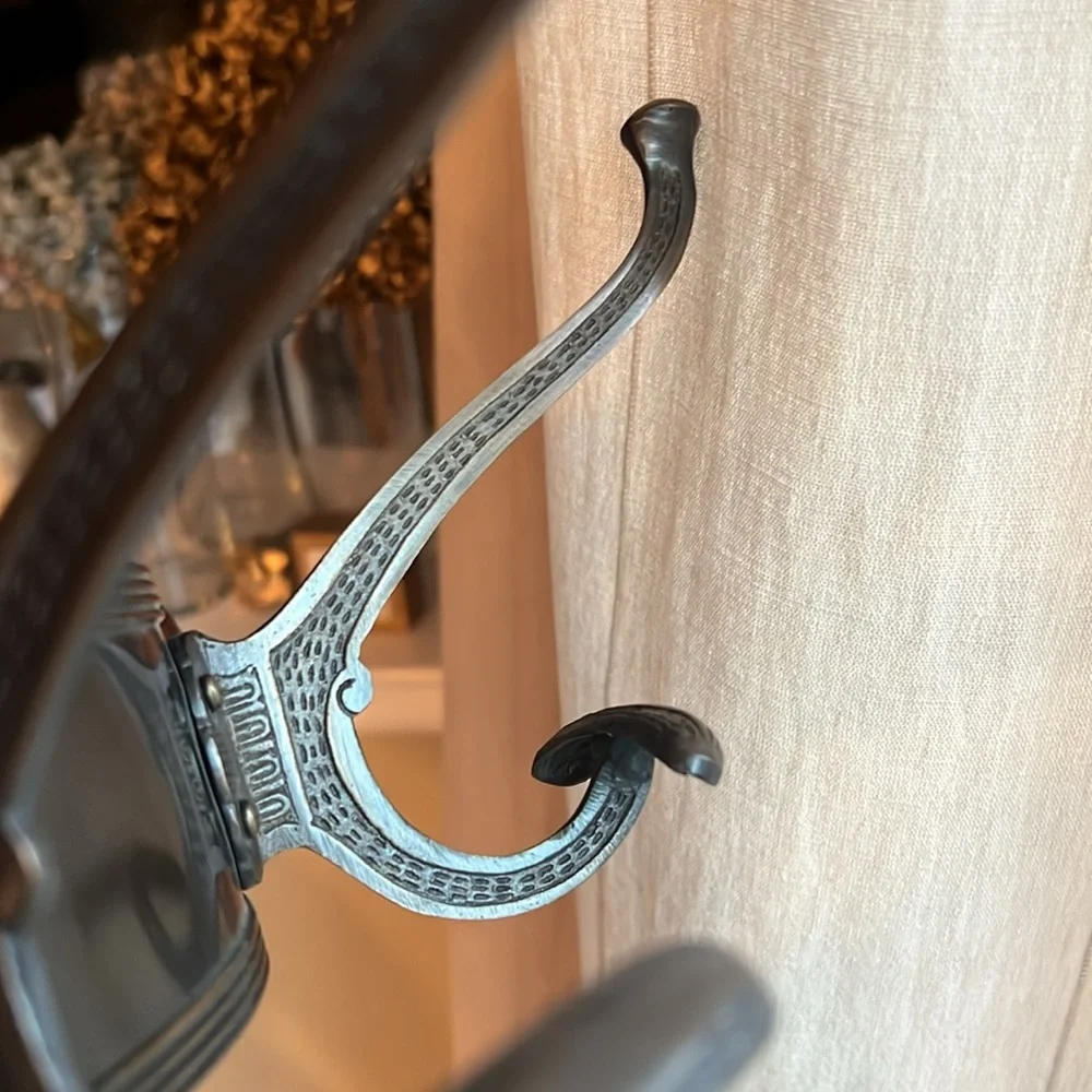 ENGLISH TAVERN WALL COAT RACK